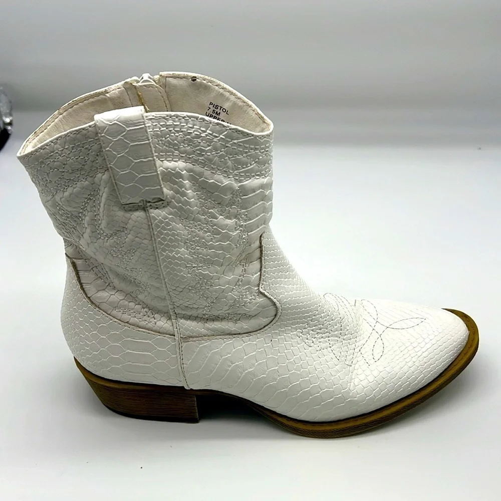 Coconuts By Matisse - Pistol White Faux Leather Snake Print Ankle Boots Size 7.5